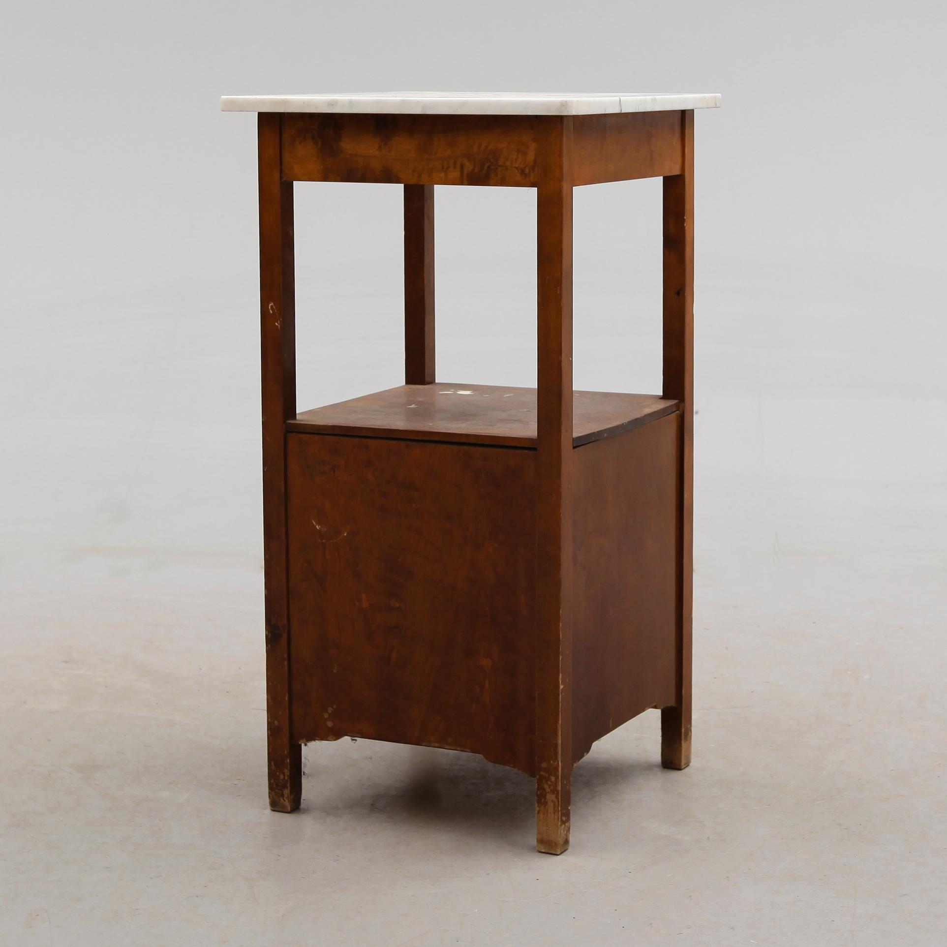 SÄNGBORD, 1900-talets första hälft.