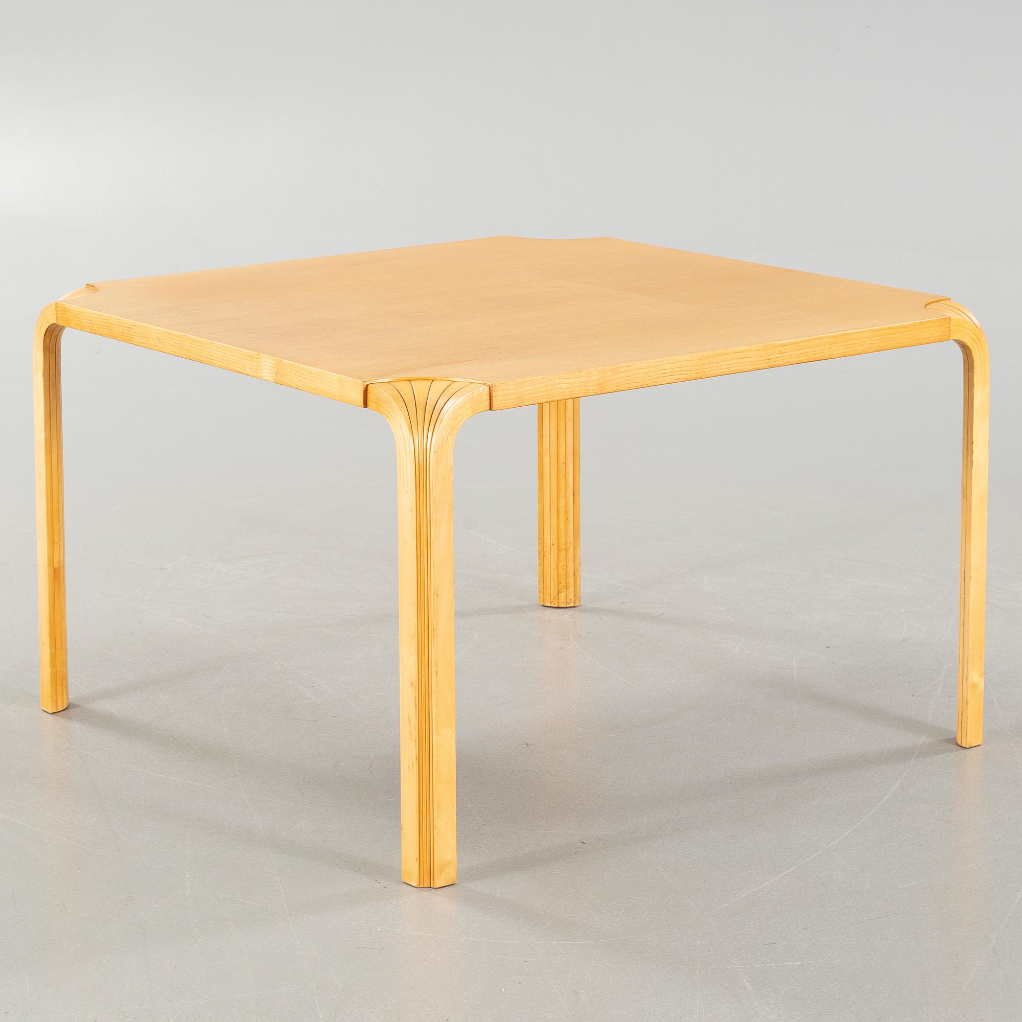 ALVAR AALTO, bord, modell "MX800B", Artek, 1900-talets andra hälft.