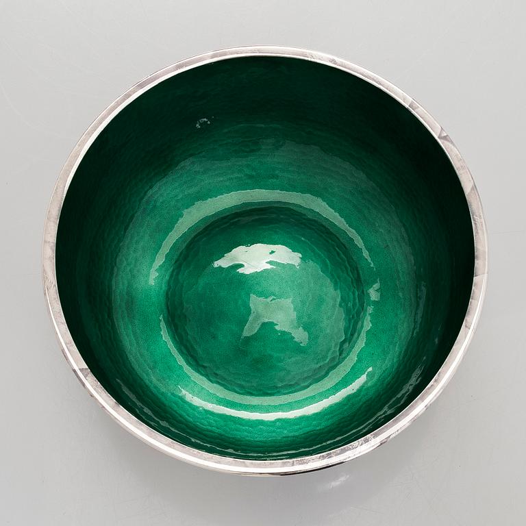 A. Tillander, skål, sterlingsilver och emalj, Åbo 2005.