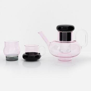 Tom Dixon, A 'Bump' glass teapot with for cups and a pair of glasses.