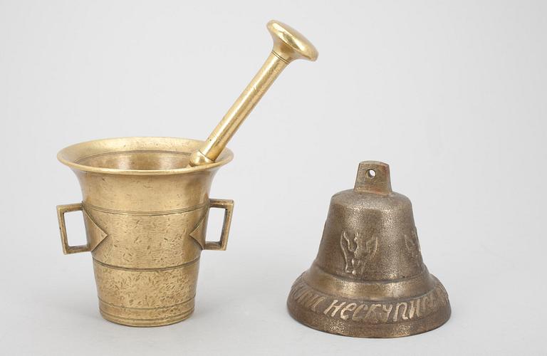 MORTEL samt RINGKLOCKA, mässing. 1800/1900-tal.