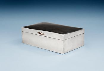 610. A C.G. Hallberg silver box, Stockholm 1904, with wooden lining.