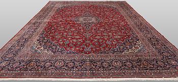 A semi-antique Keshan carpet, signed, 449 x 317 cm.