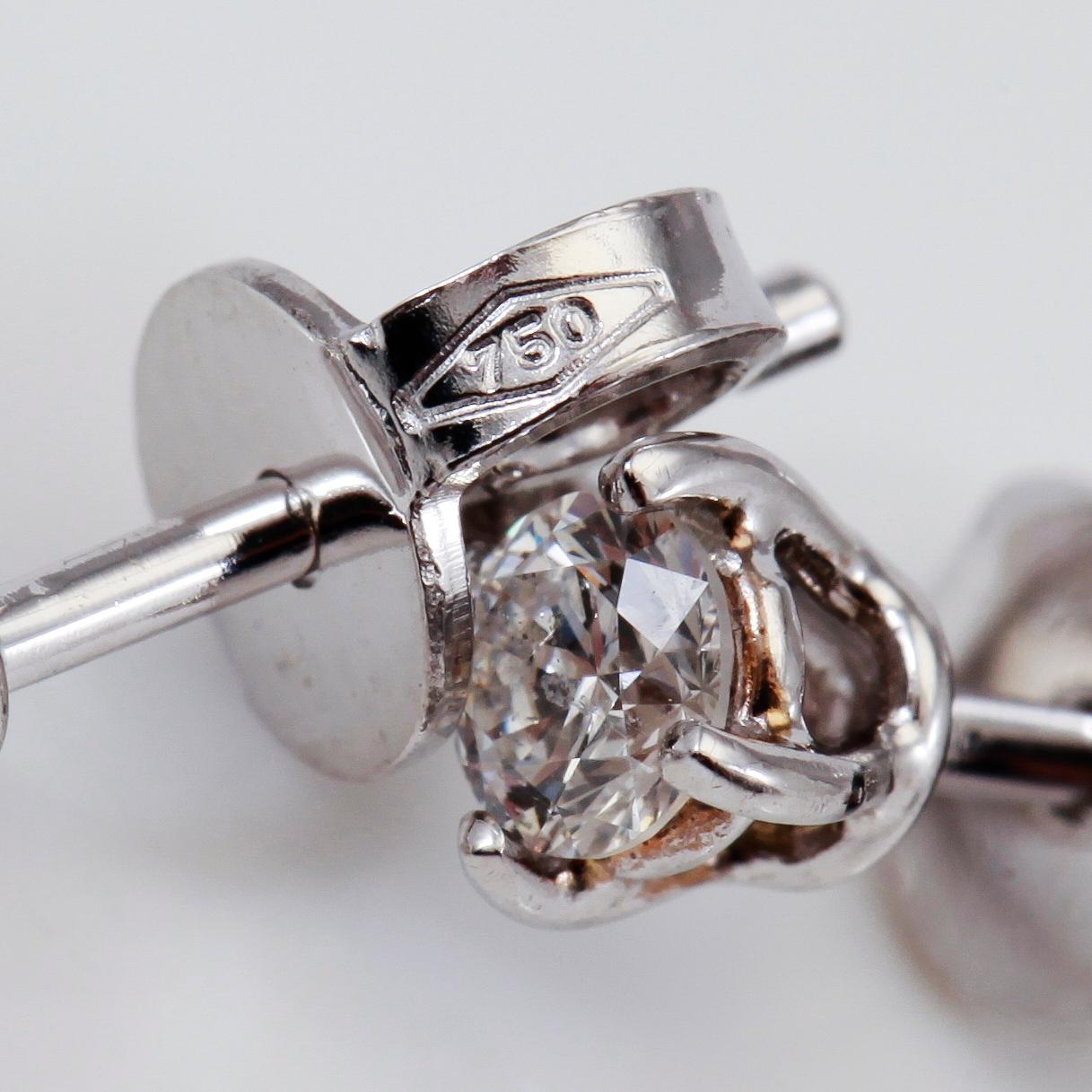 ÖRHÄNGEN, 1 par, solitära briljantslipade diamanter totalt ca 0,28 ct.