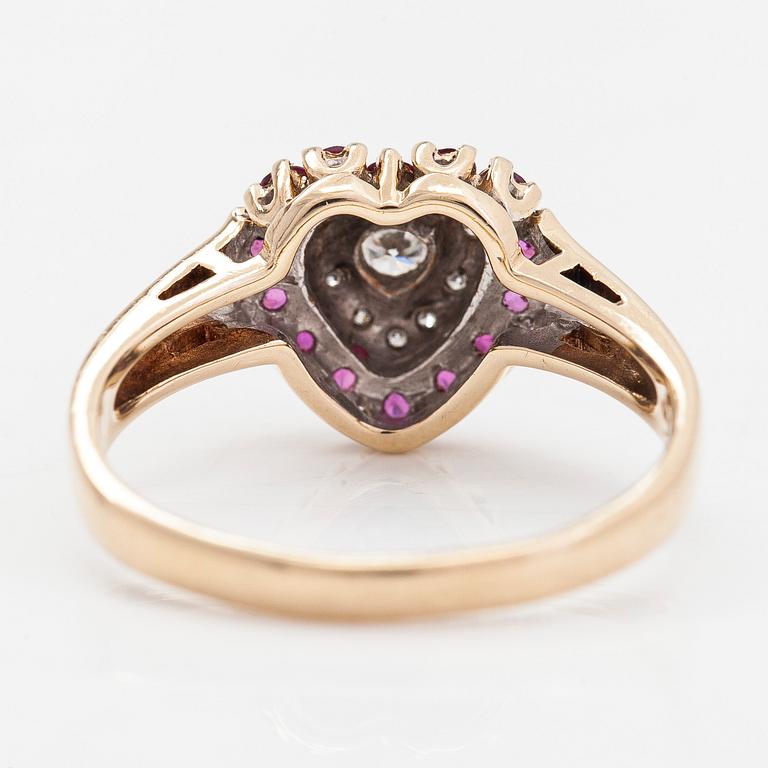 A 14K heart-shaped gold ring, with diamonds approx. 0.15 ct in total and rubies, London 1996.