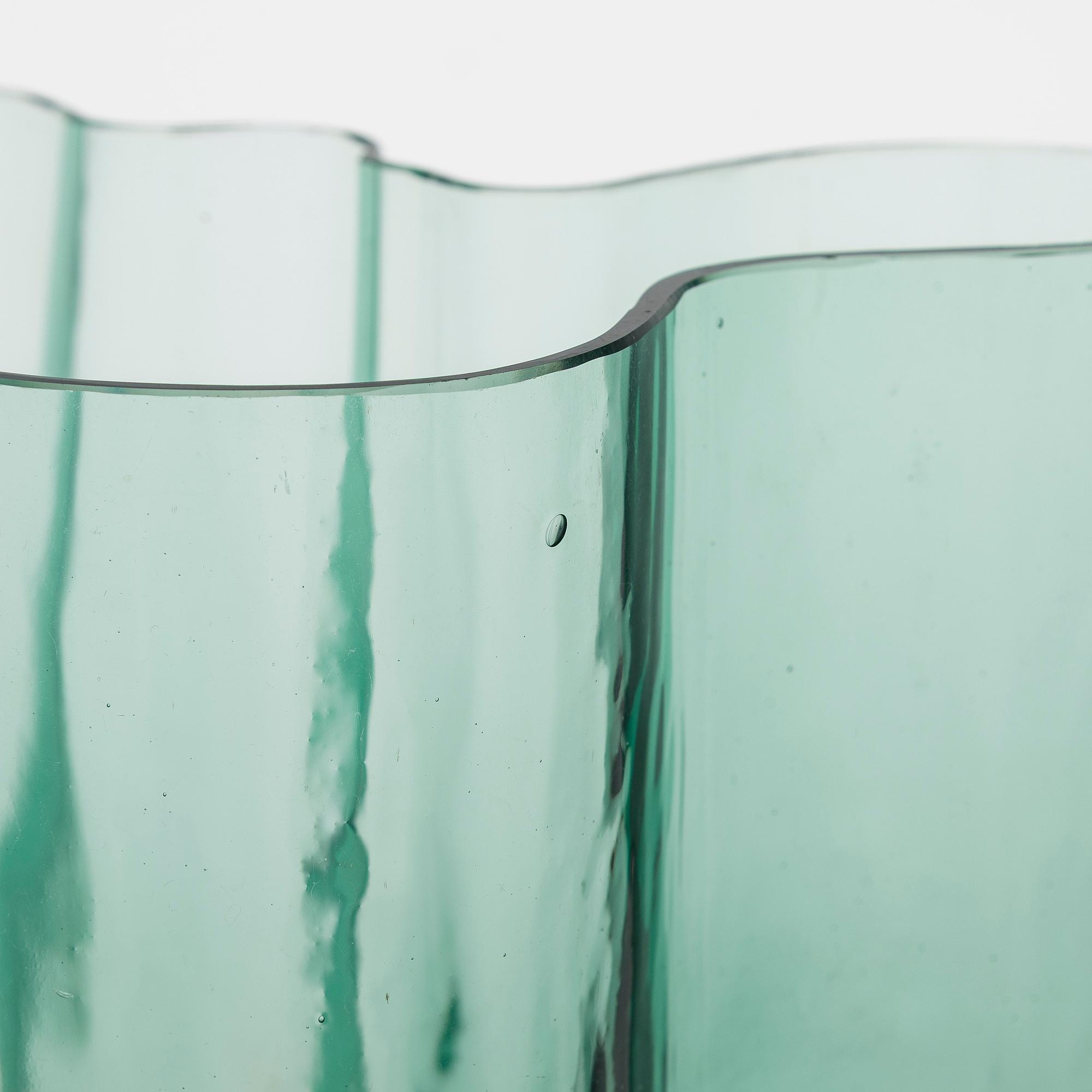Alvar Aalto, A '9750' vase Karhula Glassworks in production 1937-1949.