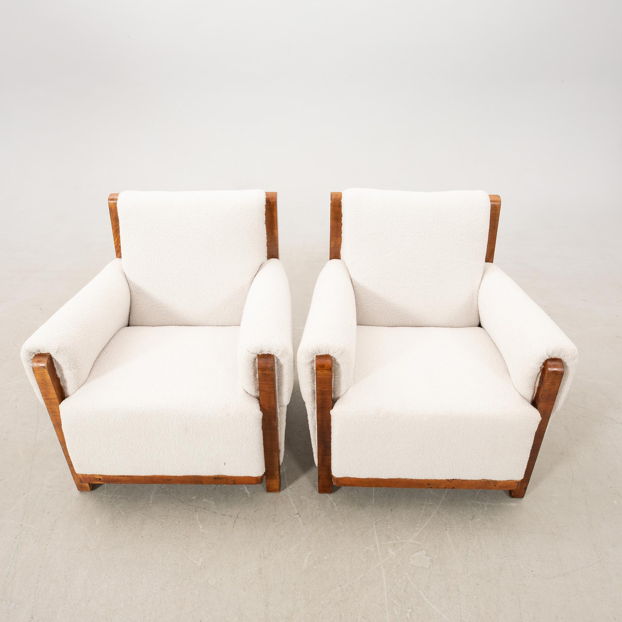 Armchairs, a pair from the first half of the 20th century.