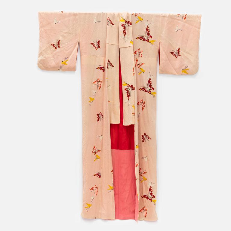 A Japanese silk kimono, 20th Century.