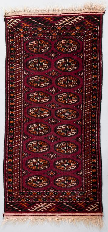 Mattoja, 3 kpl, Afghan. Noin 170x123 cm, 115x80 cm ja 117x57 cm.