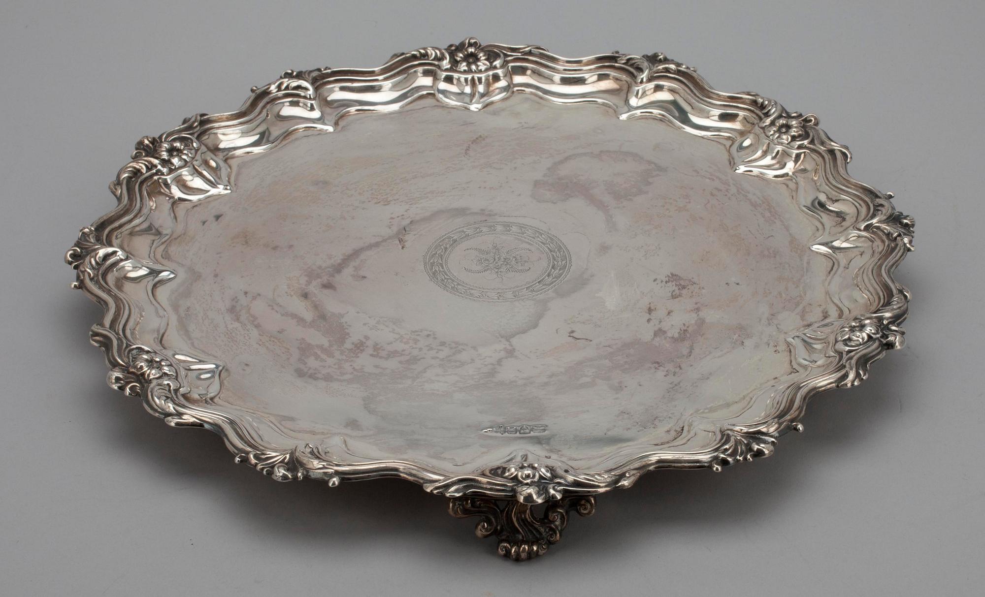 BRICKA, silver, Sheffield, sekelskiftet 1800/1900. Vikt 1006 g.