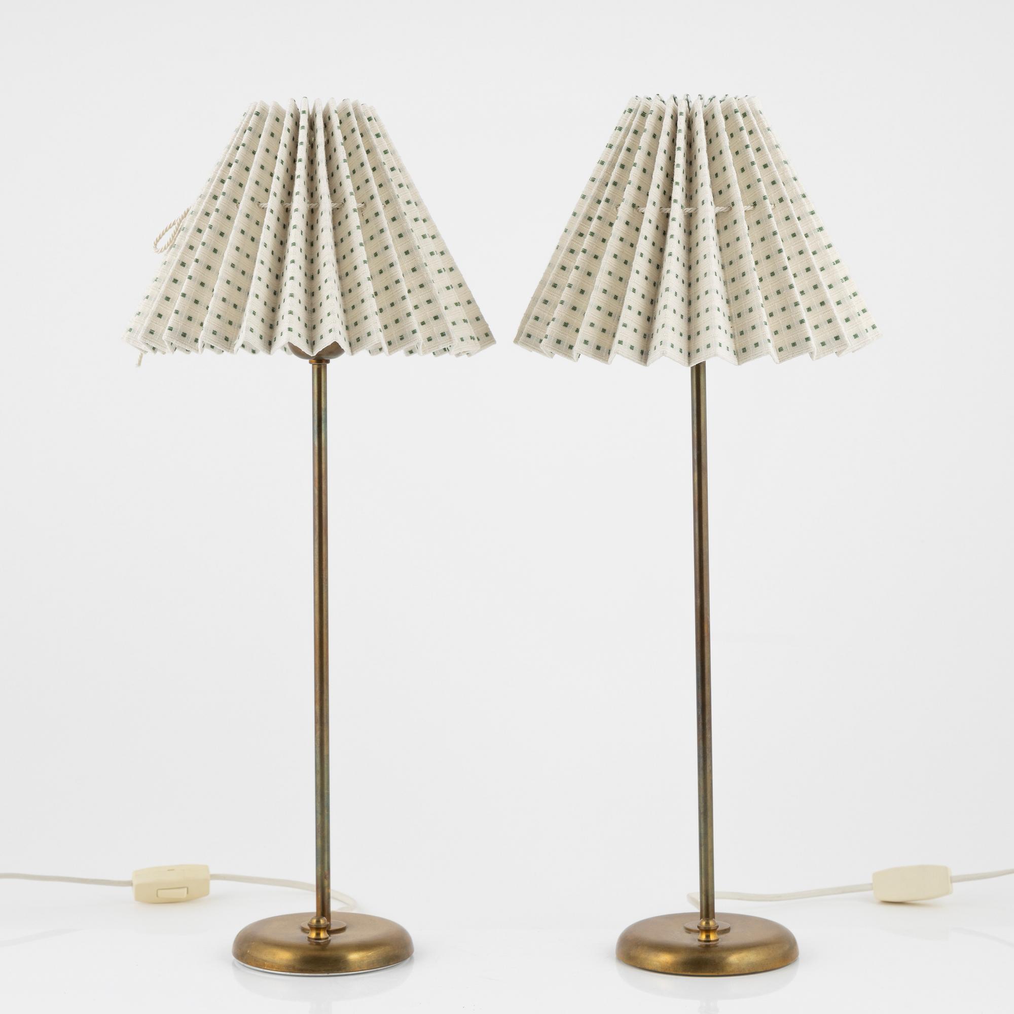 Harald Notini, bordslampor, ett par, modell " 15288", Arvid Böhlmarks Lampfabrik, 1900-talets mitt.