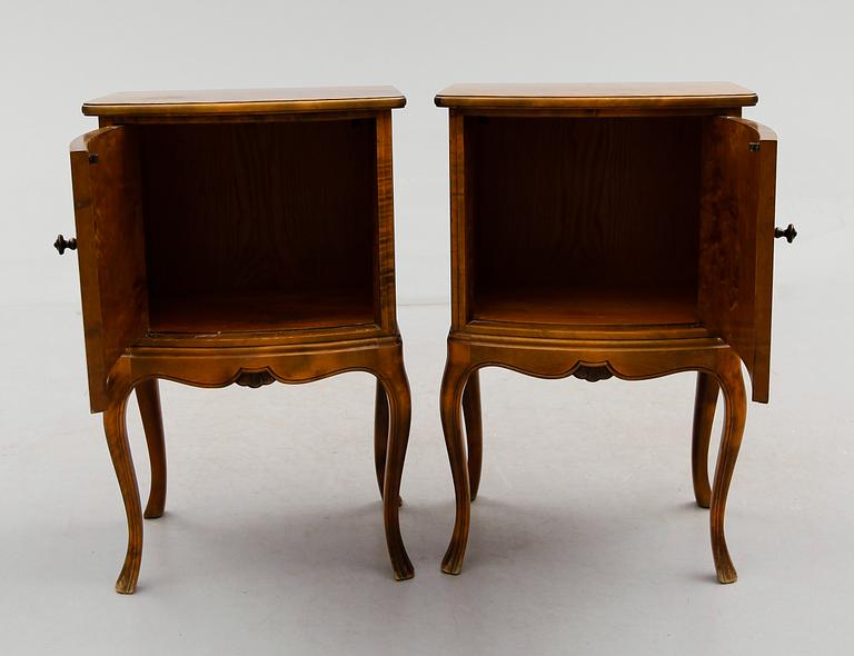 SÄNGBORD, 1 par, 1900-talets första hälft.