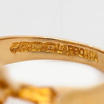 Björn Weckström, An 18K gold ring, with octagon-cut diamonds totalling ca 0.06 ct according to engraving, Lapponia 1975.
