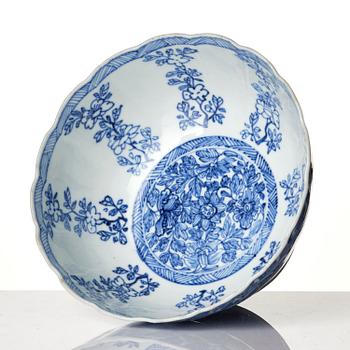 A rare blue and white stemcup, Qing dynasty, Kangxi (1662-1722).
