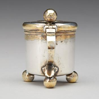 Johan Lorenz Starin, miniatyrdryckeskanna, silver, Stockhom 1742. Senbarock.