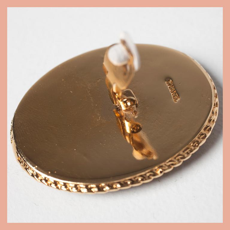 EARCLIPS, Chanel.