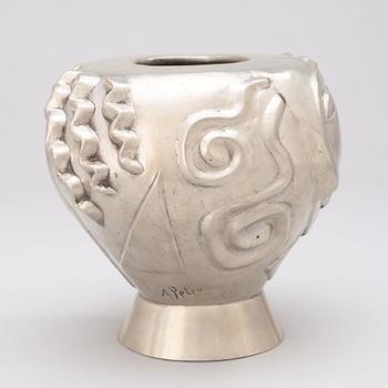 An Anna Petrus pewter vase, Firma Svenskt Tenn, Stockholm 1972.