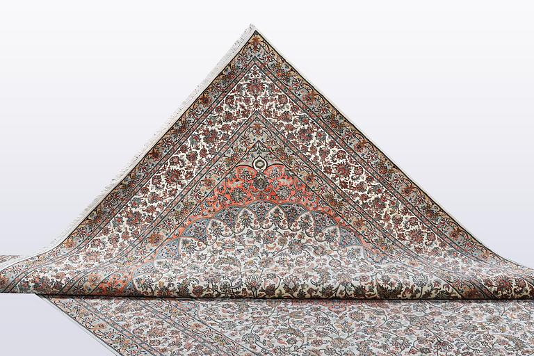 A carpet, Kashmir silke 307 x 220 cm.