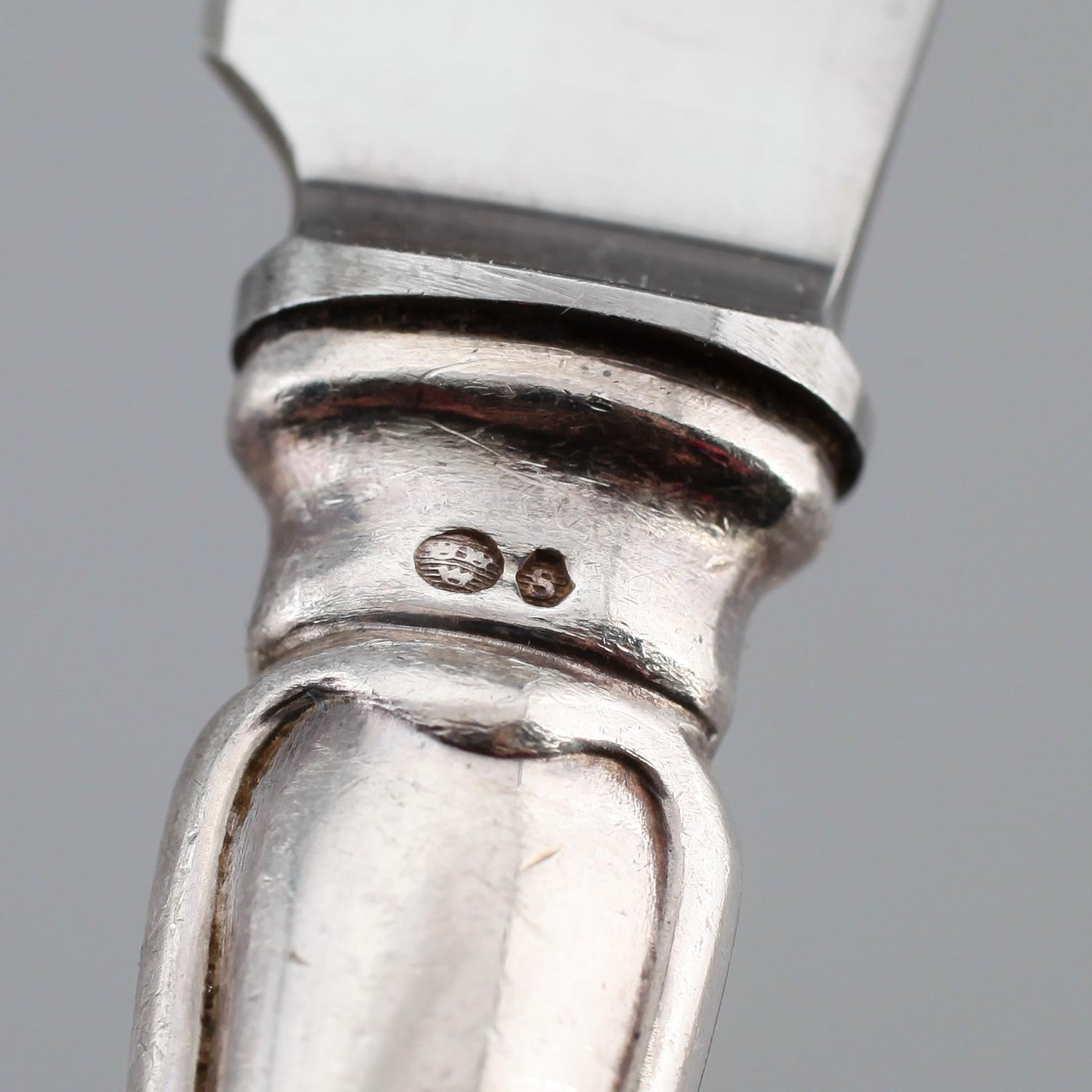 KNIVAR, 42 st, silver, "Chippendale", 1900-talets första hälft. Vikt med stålblad ca 1990 g.