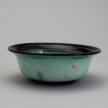 ILSE CLAESSON, "Serie V", skålar 2 st, assietter 7 st, och vas, flintgods. Rörstrand 1930-tal.