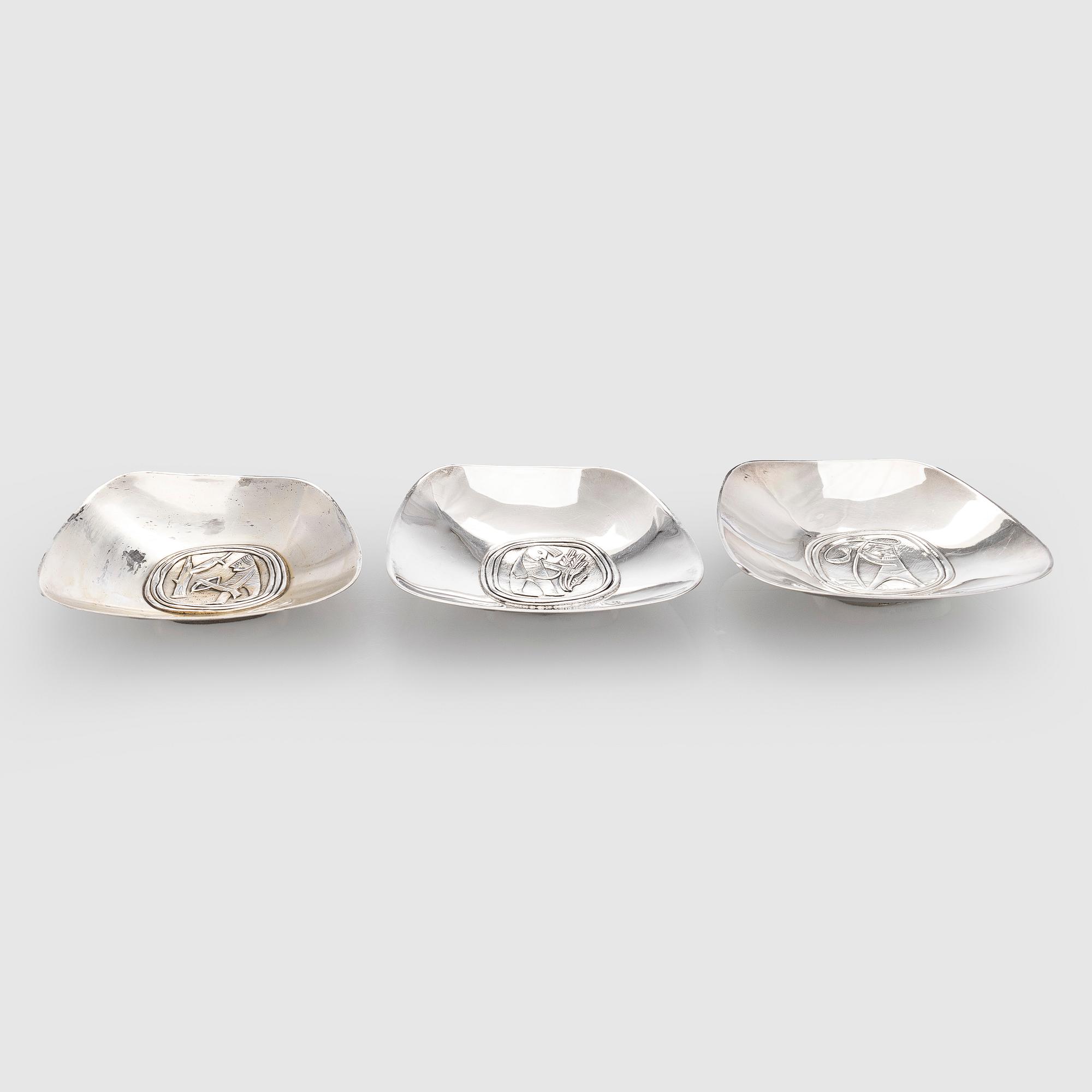 Two 1950s silver dishes, Hopeatehdas Oy, Helsingfors, 1951–55.