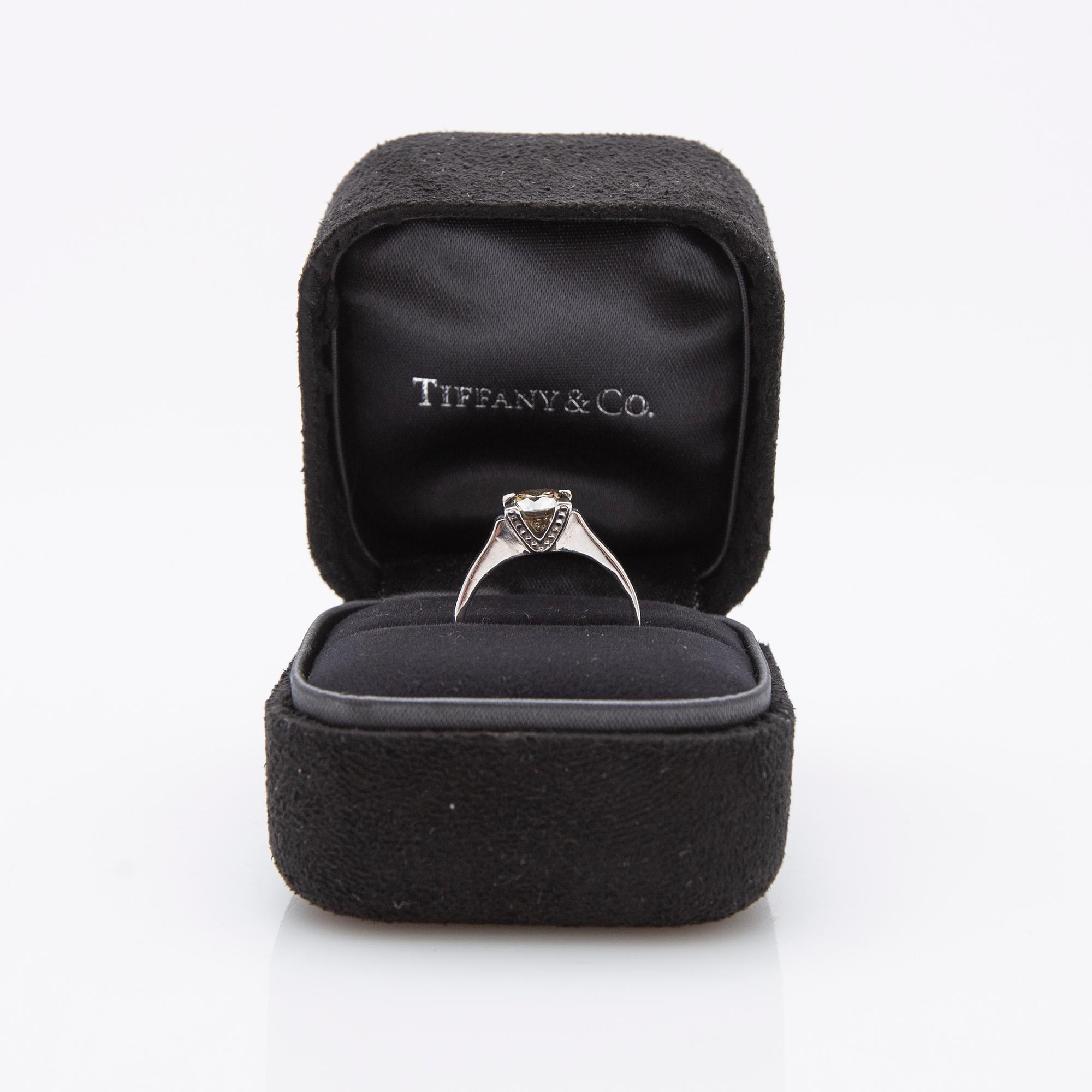 Ring, 18K vitguld med briljantslipad diamant.