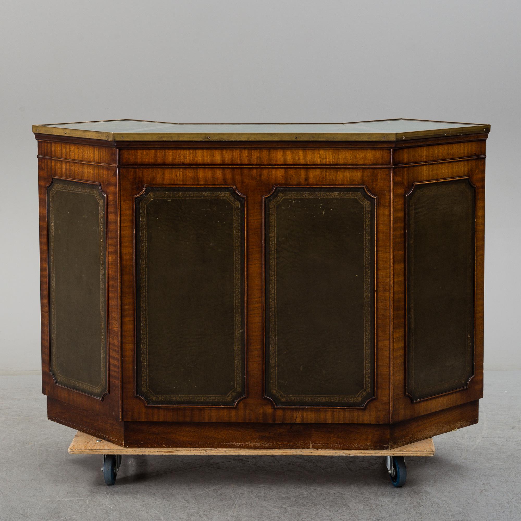 BARDISK. Engelsk stil, 1900-talets andra hälft.