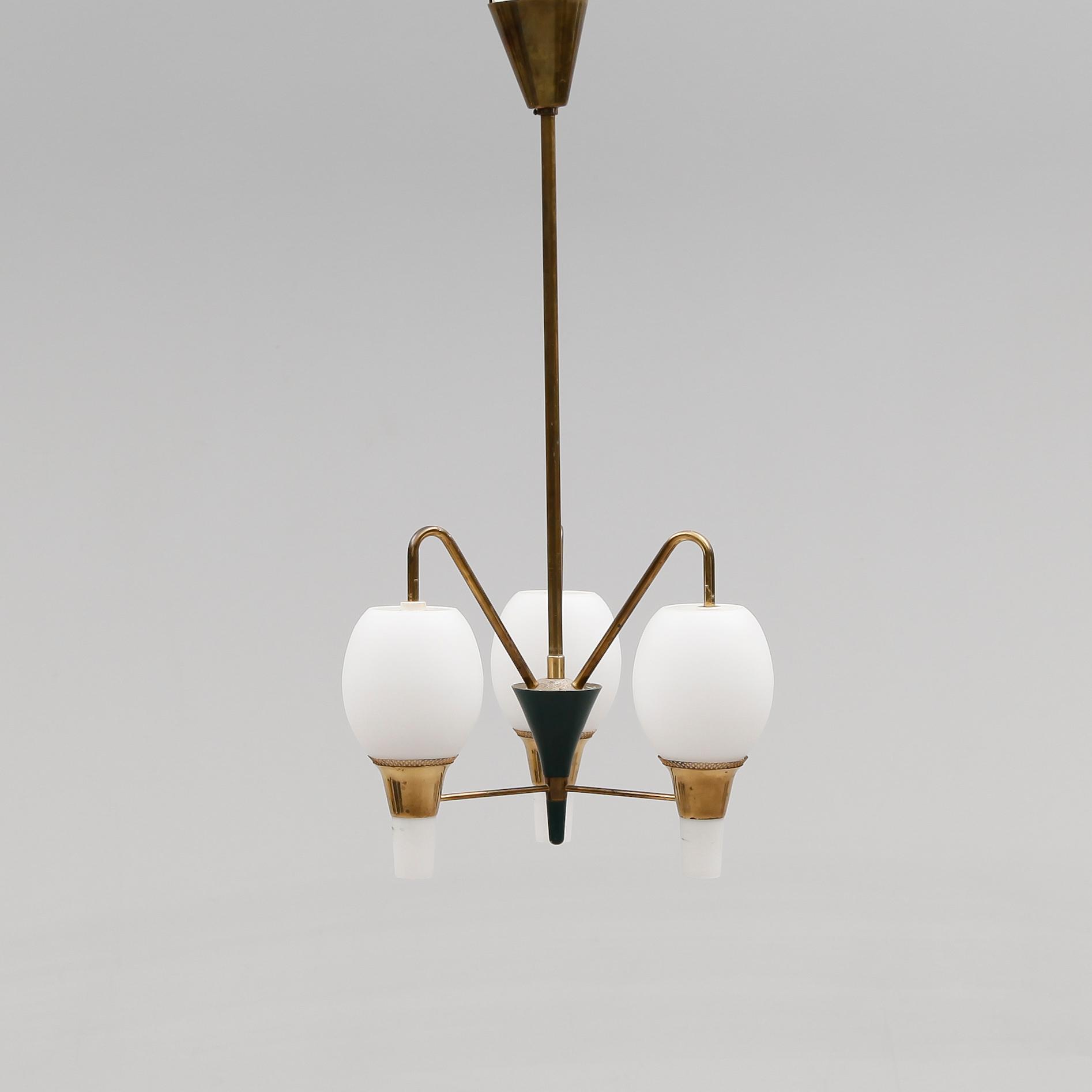 TAKLAMPA, 1900-talets mitt. Höjd 74 cm.