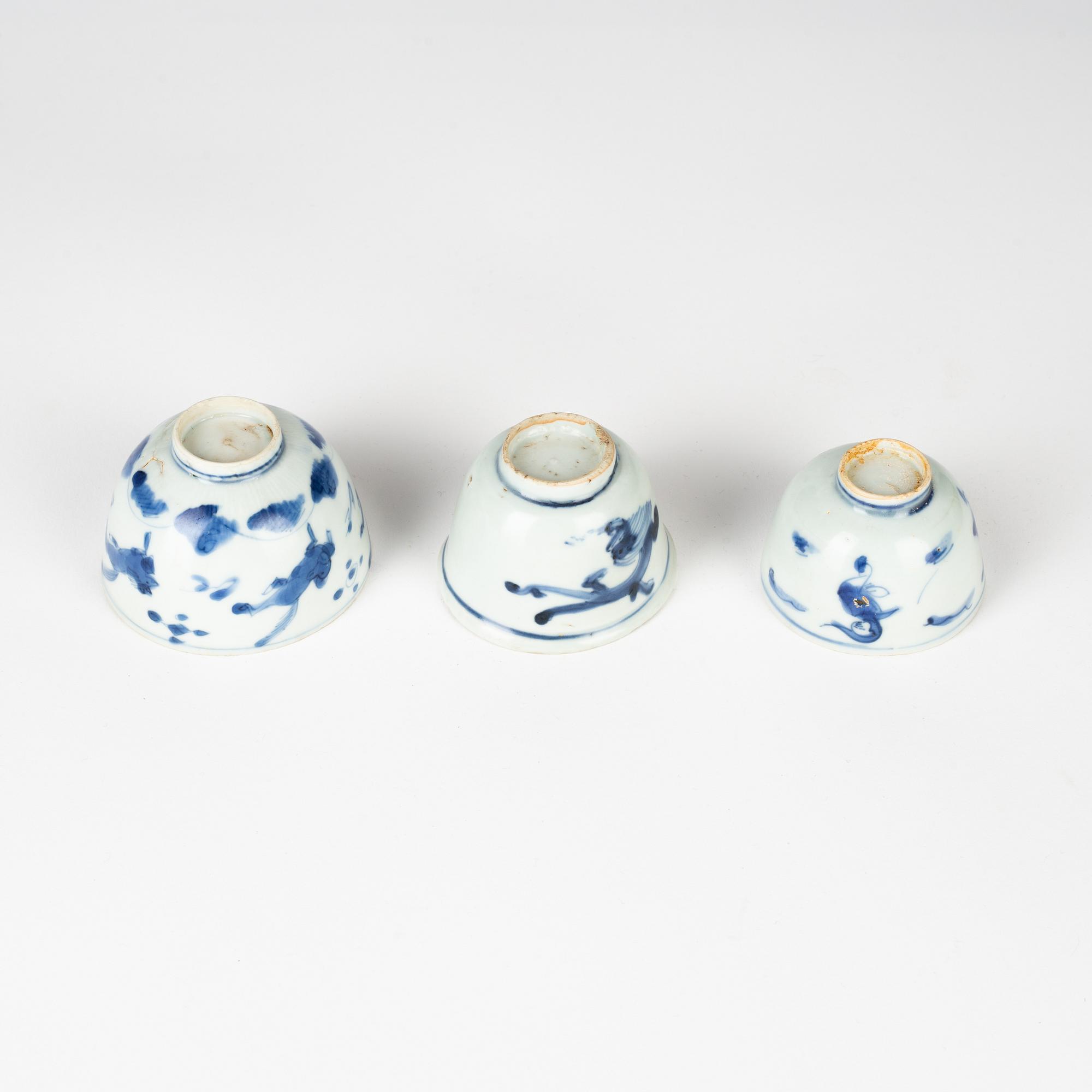 A set with three blue and white cups, Ming dynasty (1368-1644).