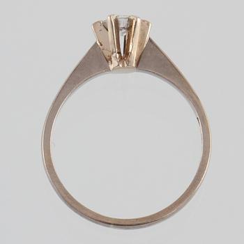 RING, 18K vitguld med briljantslipad diamant ca 0.27 ct, Bengt Andersson, Stockholm, 1971.Vikt 2,8 gram.