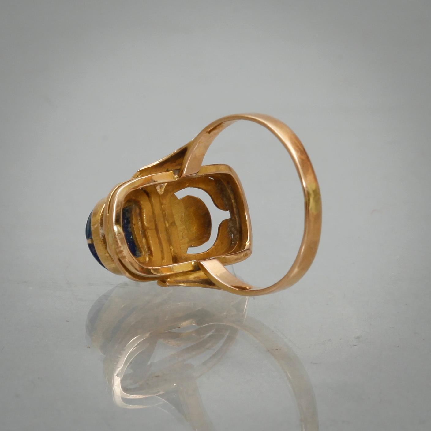RING, 14k guld samt detaljer med lapis lazuli. Vikt 5,5 g.