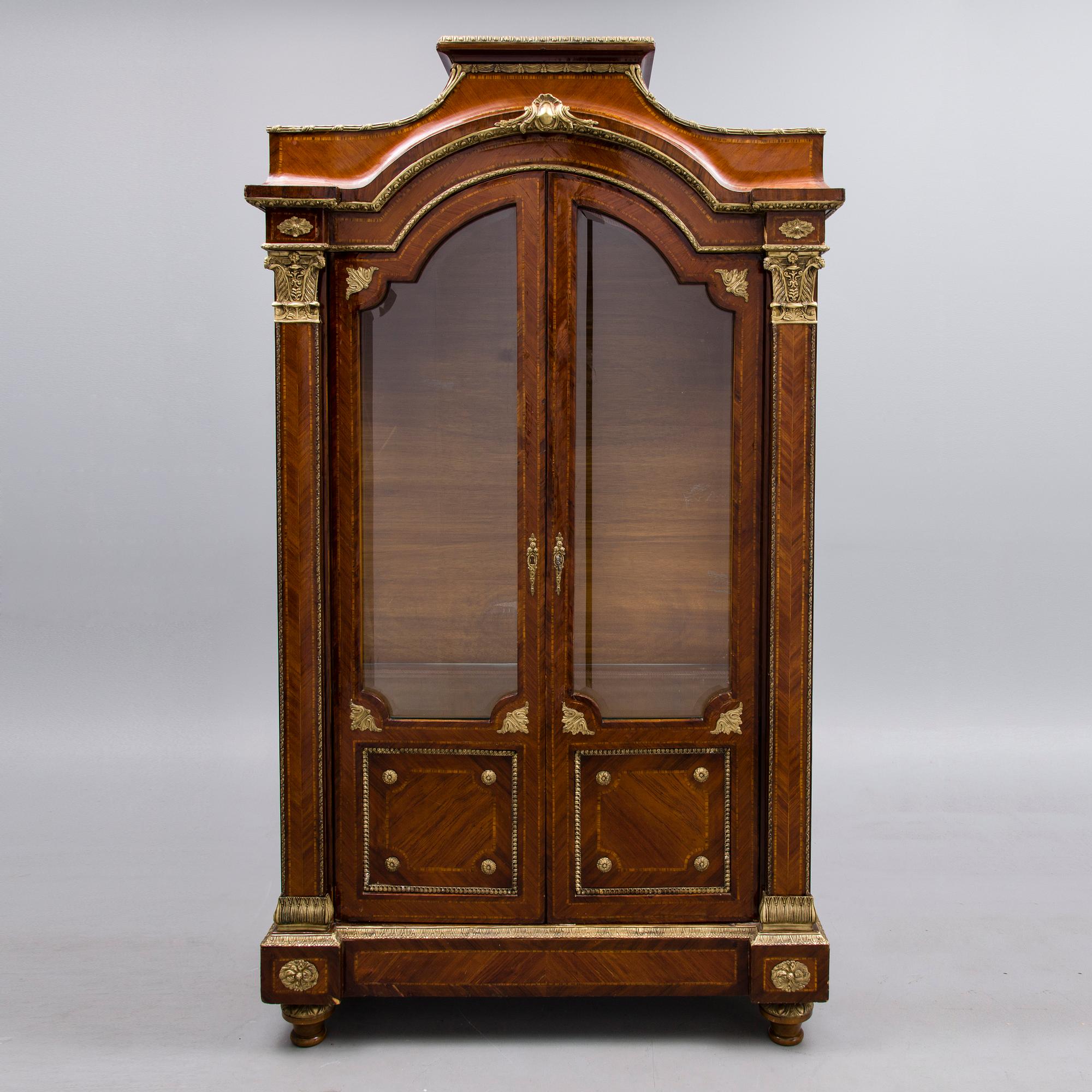 VITRIN, empirestil, 1900-talets slut.