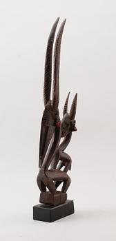 SKULPTUR, skuret trä, Afrika, möjligen 1900-tal.