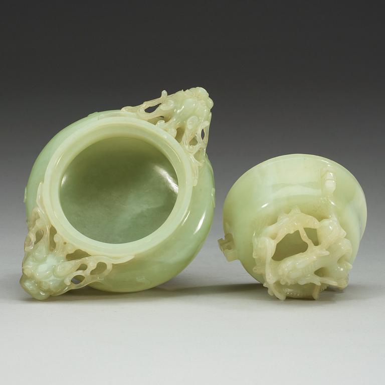 RÖKELSEKAR, nefrit, Kina. Troligen 1800-tal.