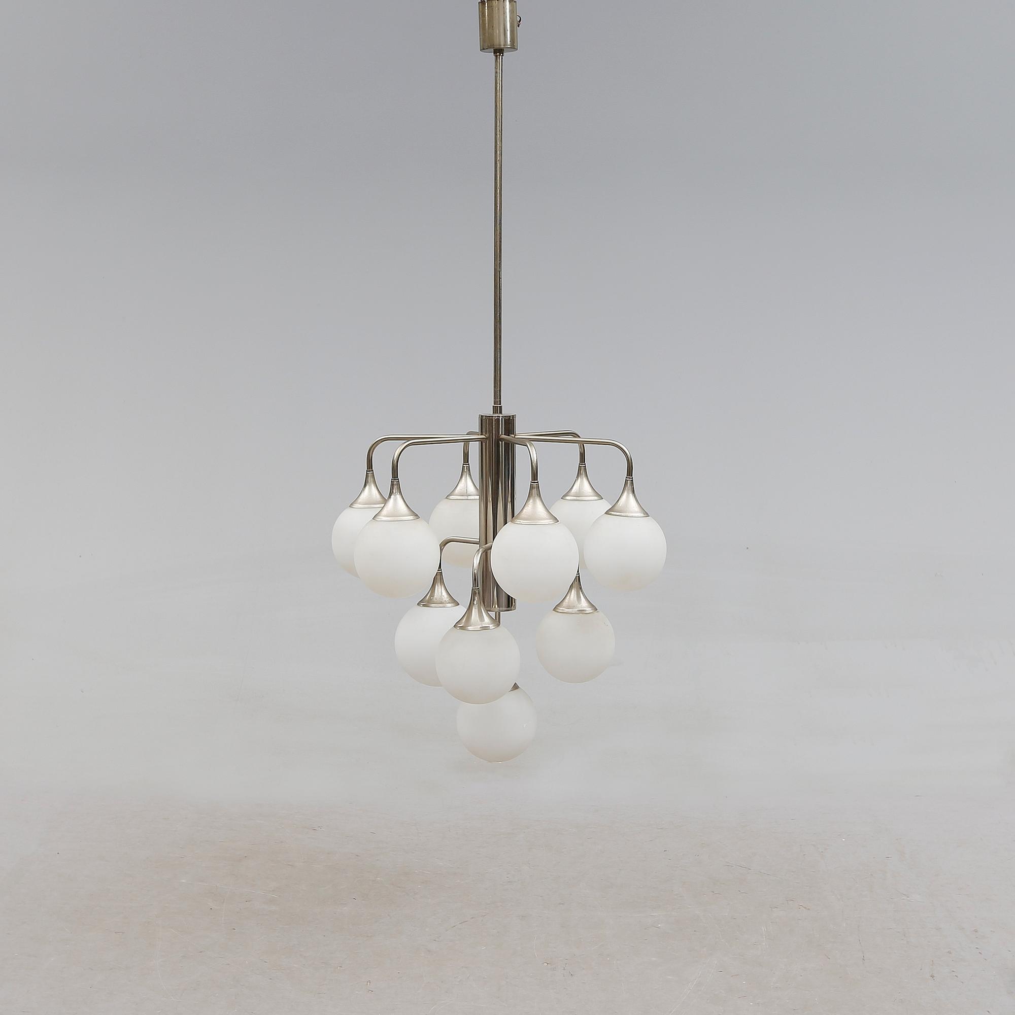 TAKLAMPA, 1900-talets mitt. Höjd 119 cm.