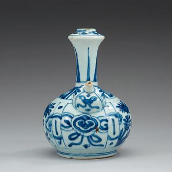 A blue and white kraak kendi, Ming dynasty, Wanli (1572-1620).