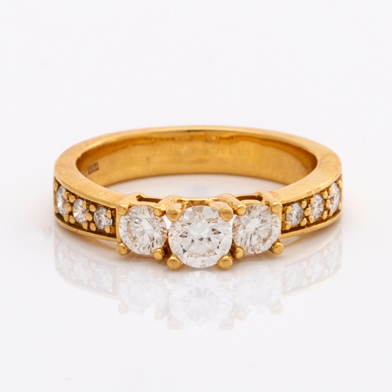 RING 18K gold w brilliant-cut diamonds. 3 center stones approx 0,70 ct in total.