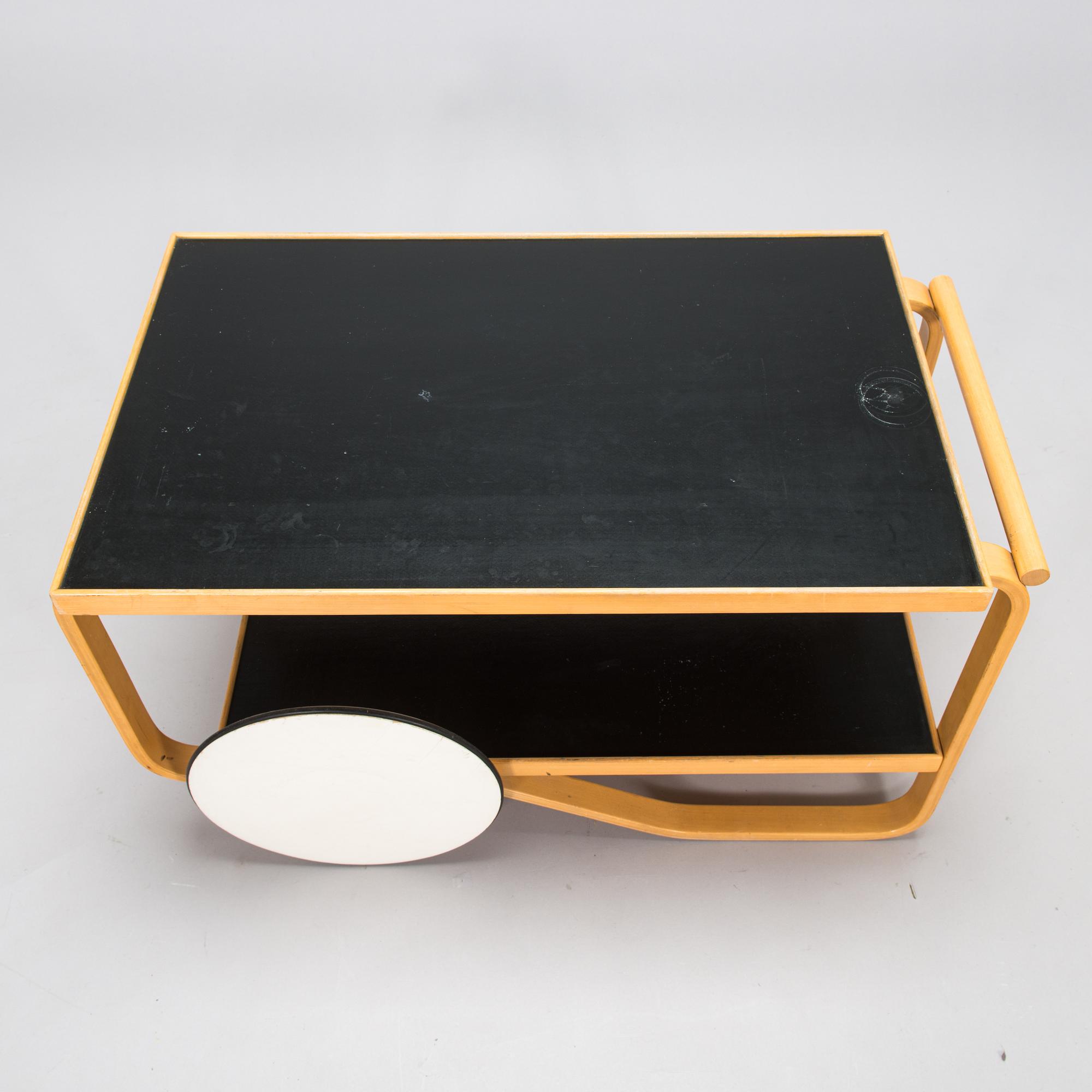 Alvar Aalto, tarjoiluvaunu malli 98, O.Y. Huonekalu-ja Rakennustyötehdas A.B. 1900-luvun puoliväli.