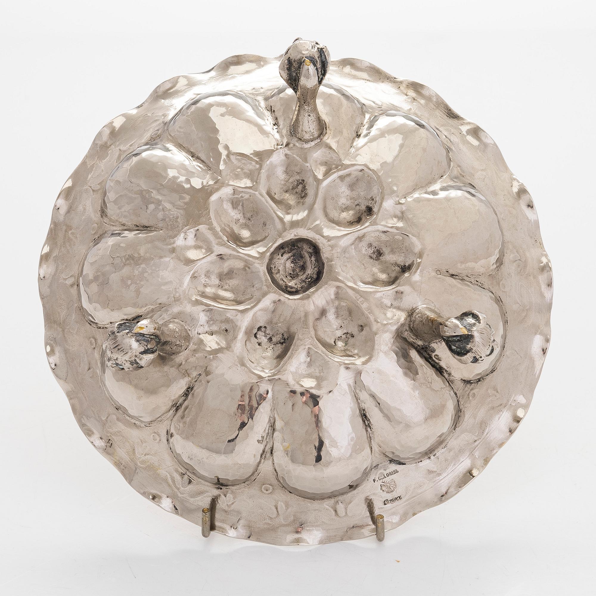 Skål, silver, 1900-tal. Stämplad P. Colonial med Native American märke.