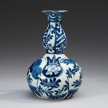 VINKANNA, porslin. Ming dynastin, Wanli (1572-1620).
