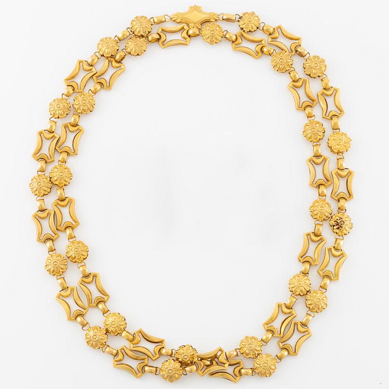 A necklace and a pair of earrings 18K gold, 19th century.
