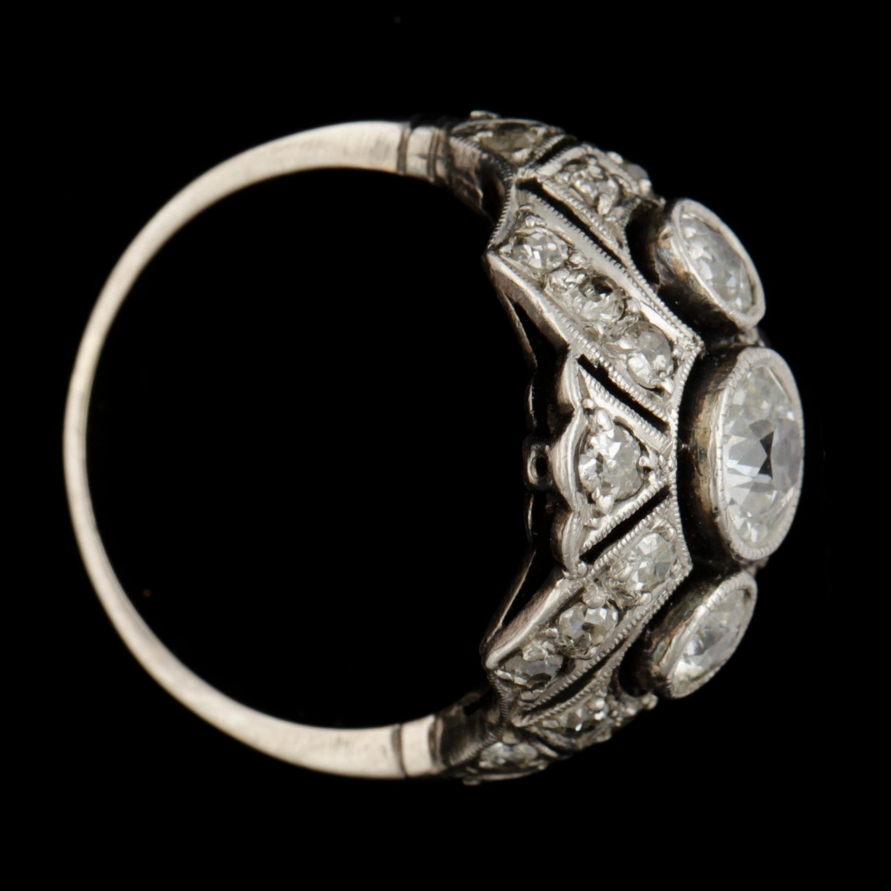 RING, 14K guld med antikslipade diamanter. Vikt ca 3,5 g.
