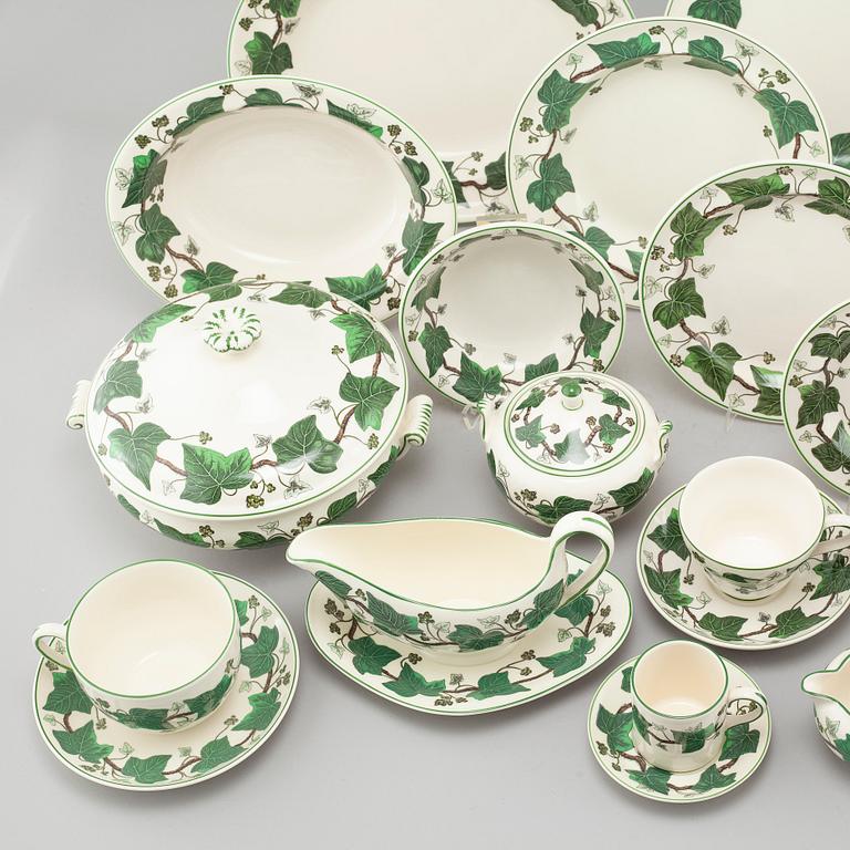 SERVISDELAR, 100 delar, flintgods, "Napoleon Ivy (Queen's Ware)", Wedgewood, 1900-talets andra hälft.