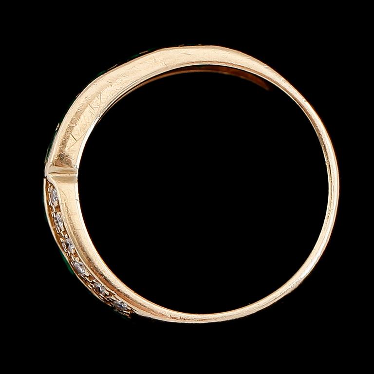 RING, 14 k guld, smaragder och diamanter. Total vikt ca 4 g.