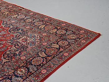 A carpet, semi-antique Kashan, ca 428,5 x 323,5 cm.