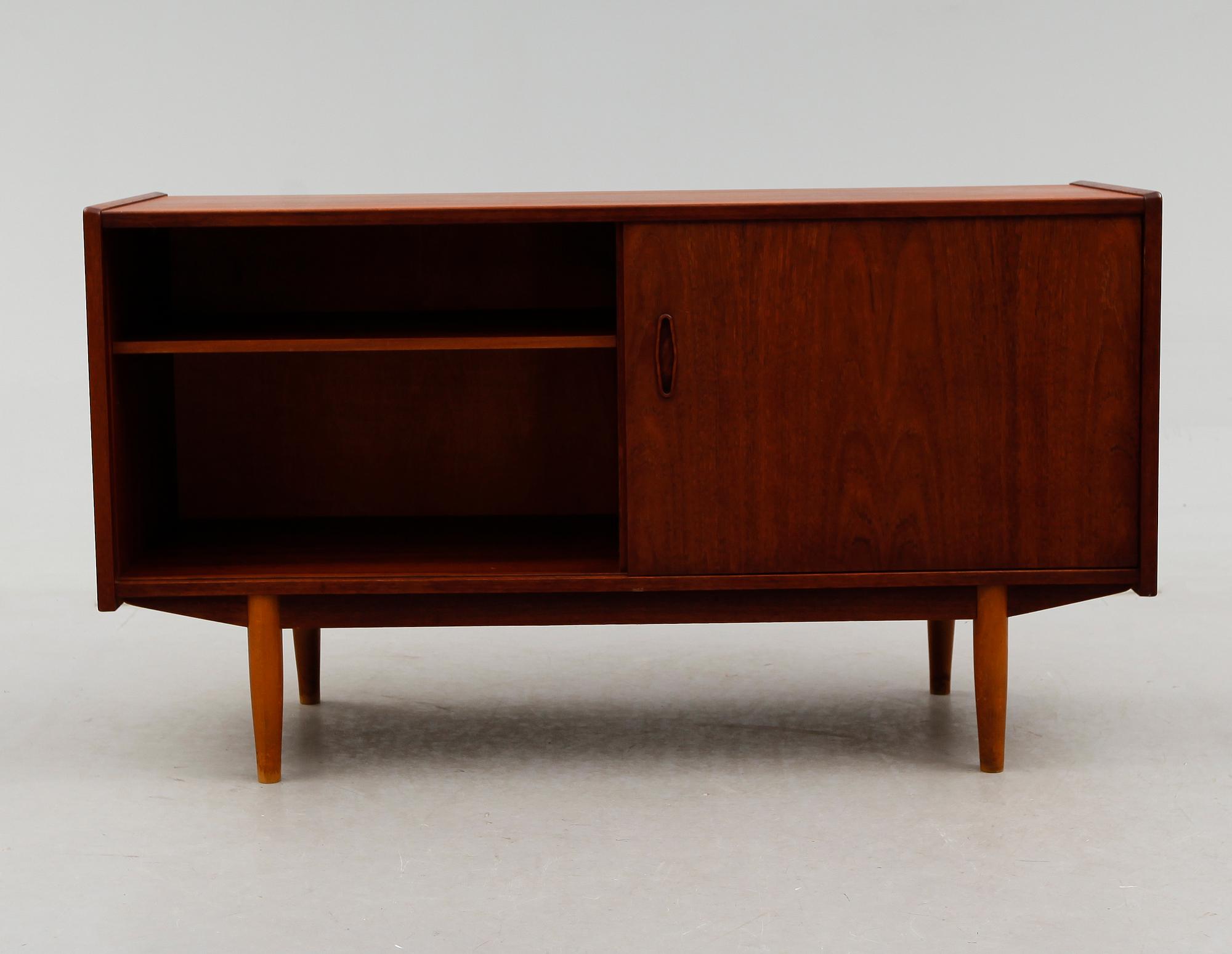 SIDEBOARD, "Trio", Nils Jonsson, Troeds, 1900-talets andra hälft.
