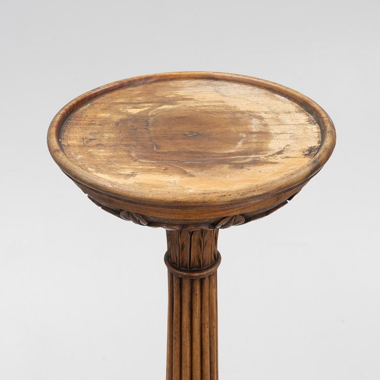A pedestal, early 20th Century.