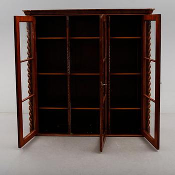 BOKSKÅP, omkring 1800-talets mitt.