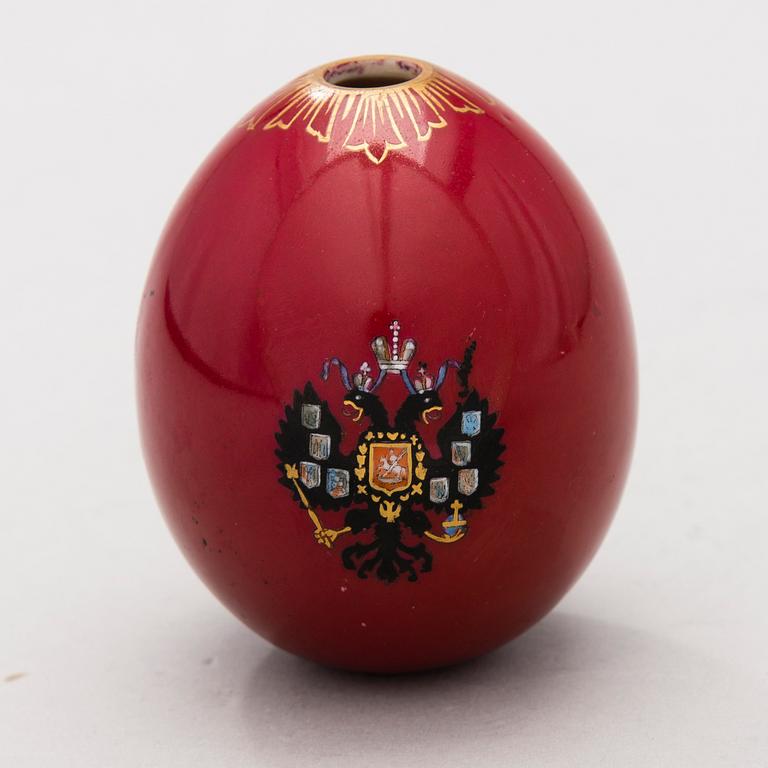 A 19TH CENTURY RUSSIAN PORCELAIN EASTER EGG.