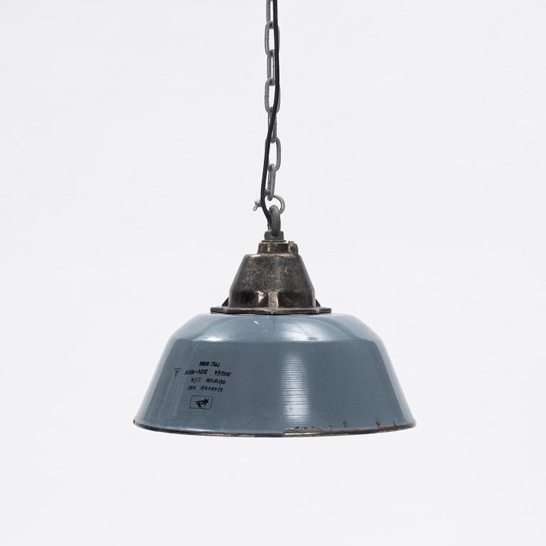 An industrial enamel celing light, second half of the 20th century.